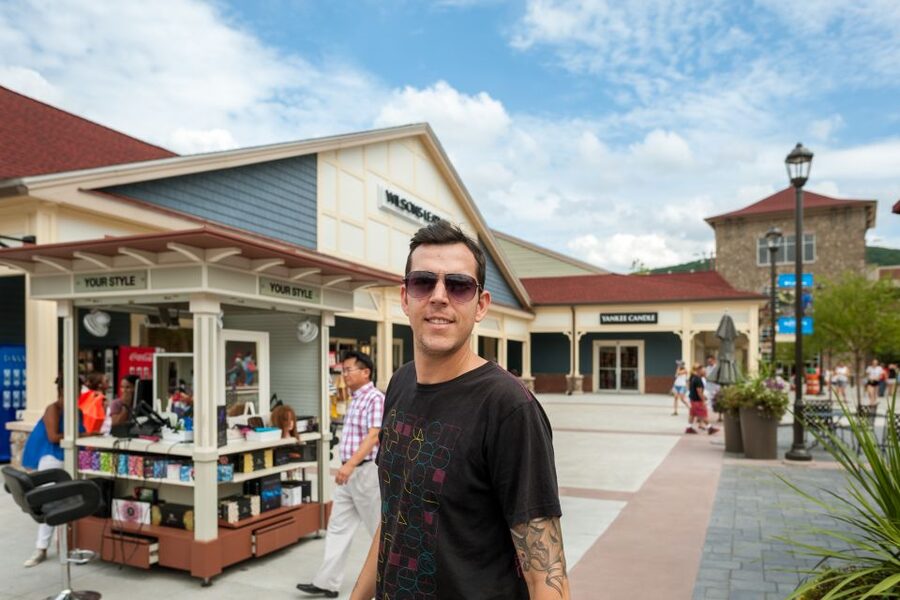 NYC: Woodbury Common Premium Outlets Shopping Trip - Arriving at Woodbury Common: Where Your Shopping Day Actually Happens