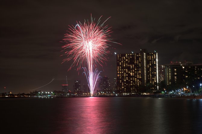 Oahu Catamaran Waikiki Sunset on 40 Foot Catamaran: Food and BYOB - Before you go: timing dinner and packing a small day bag
