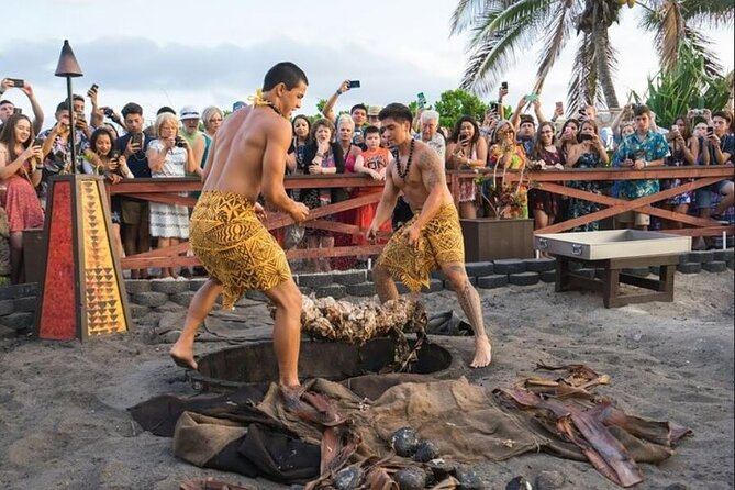 Oahu: Germaine's Luau - The Pre-Show Flow: Lei Greeting, Photos, and Time to Settle