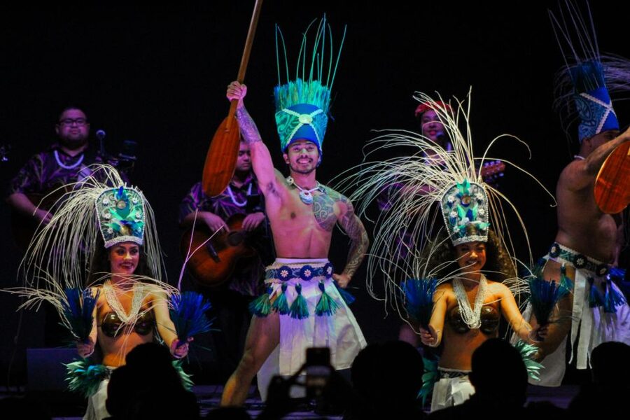 Oahu: Ka Moana Luau Dinner and Show at Aloha Tower - Getting there from Waikiki and what to pack for a comfortable night