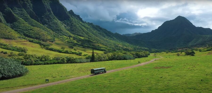 Oahu: Kualoa Ranch Hollywood Film Locations Tour - Panoramic photo moments: ocean, mountains, and jungle-green views