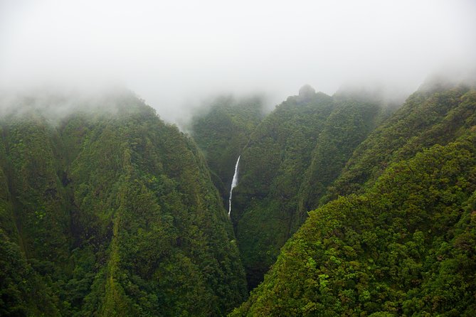 Oahu: Magnum PI Hughes 500 4-Passenger Doors-Off Helicopters - Kualoa to the Windward Side: Beaches, Reefs, and the Movie Valley Feel