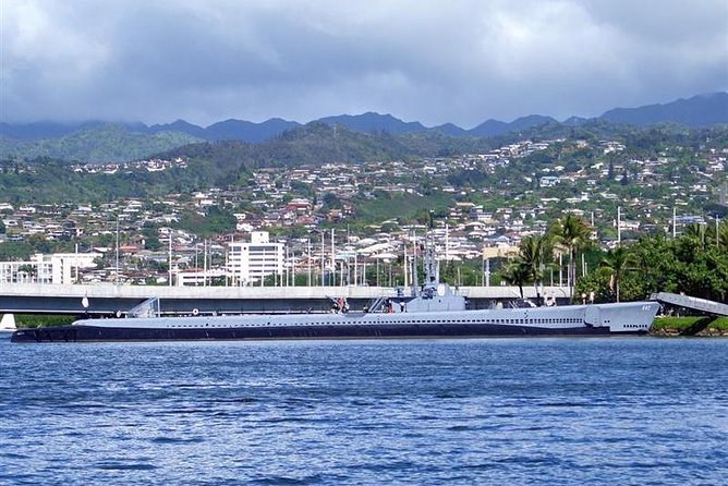 Oahu: Pearl Harbor USS Arizona Memorial - Souvenir stop: quick, convenient, and optional