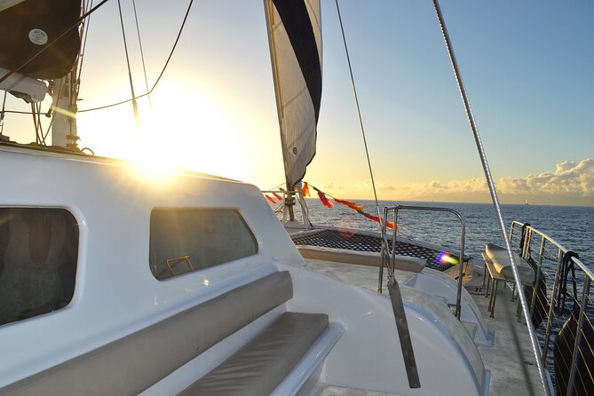 Oahu's Waikiki Coast: Moana’s Sunset Cocktail Sail - What I would pack for a comfy 5 pm sail