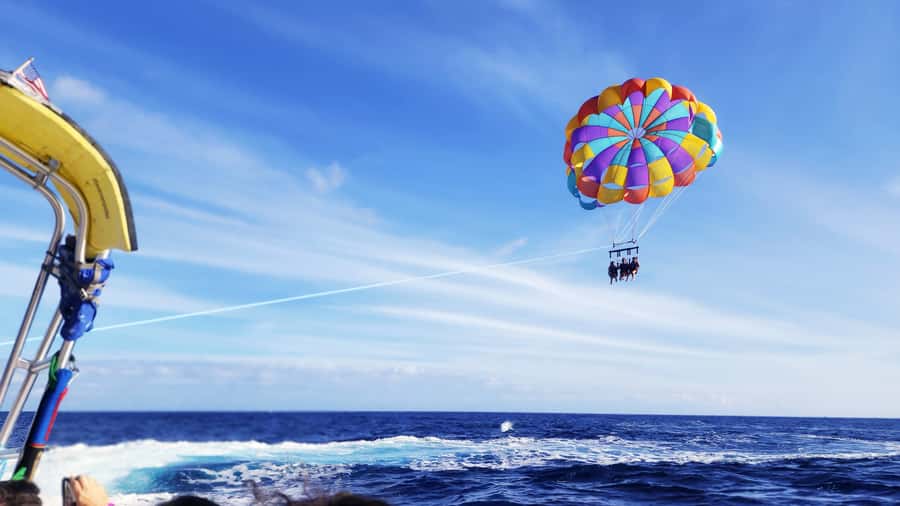 Oahu: Waikiki Parasailing - How to Get the Most Out of Your Waikiki Flight