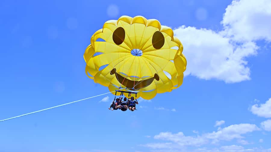 Oahu: Waikiki Parasailing - The Boat Ride Out: Why This Part Is More Than Waiting