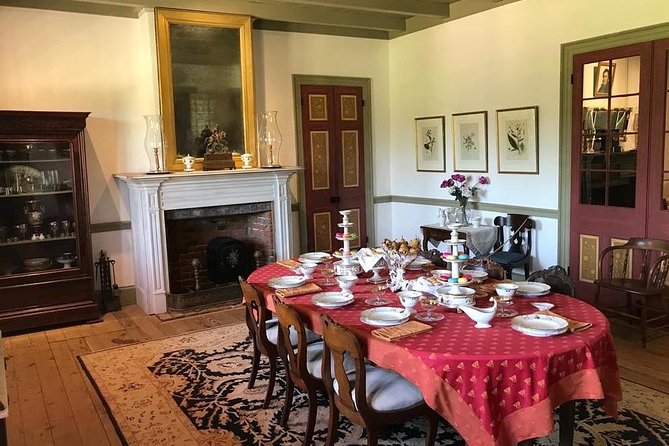 Oak Alley or Laura Plantation Tour from New Orleans - Starting at 8:00 am, then going long on purpose