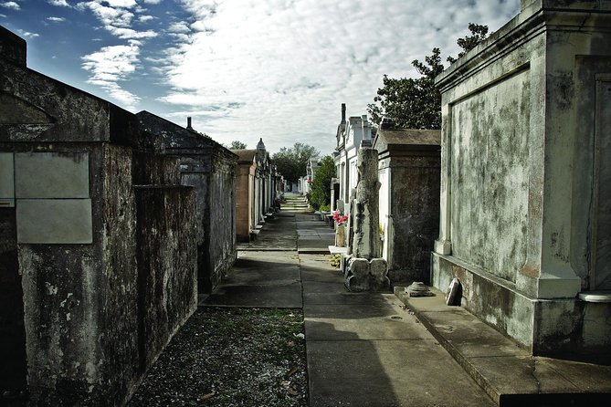 One Hour Saint Louis Cemetery Number One Walking Tour - Key things to know before you go