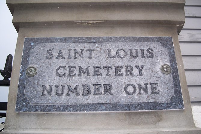 One Hour Saint Louis Cemetery Number One Walking Tour - What you get from a one-hour cemetery tour (and why it’s a good deal)