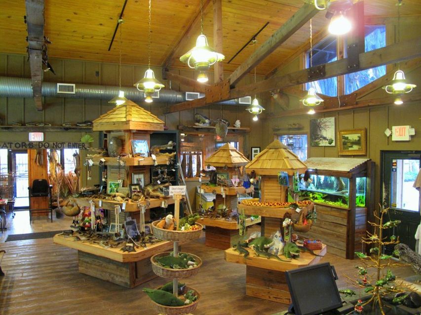Orlando: Everglades Airboat Ride and Wildlife Park Ticket - Food and extras: barbecue, aviary time, and the 500-foot dock