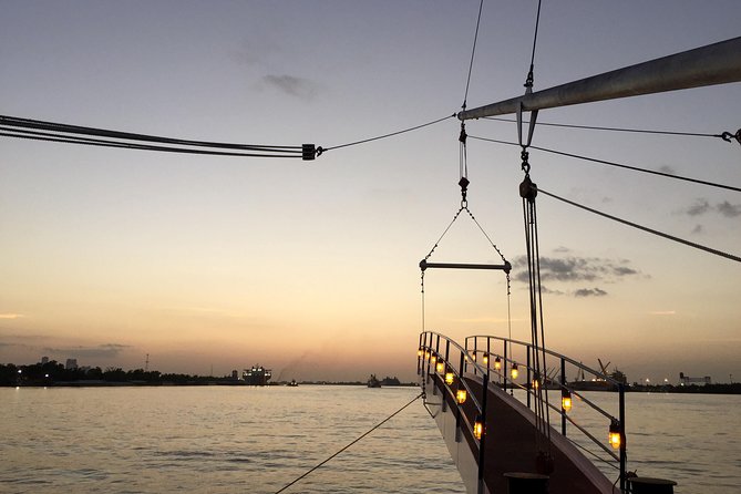 Paddlewheeler Creole Queen Jazz Dinner Cruise in New Orleans - The Live Jazz Band: The Soundtrack That Keeps the Evening Moving