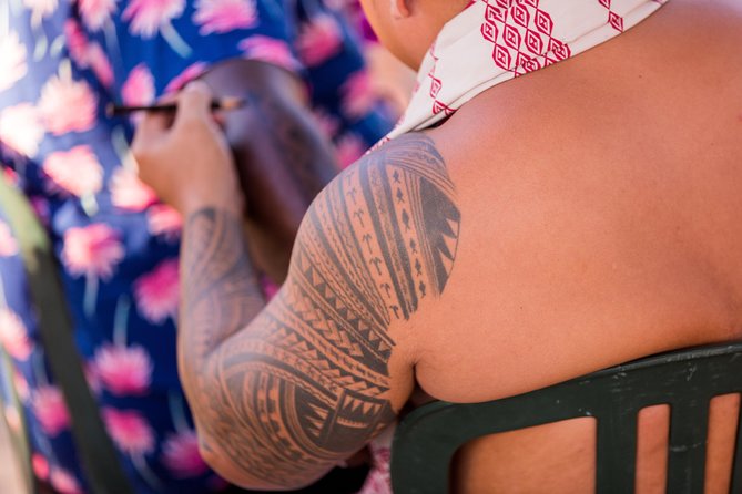Paradise Cove Luau - The pre-show flow, Mai Tai, crafts, and games that actually set the tone