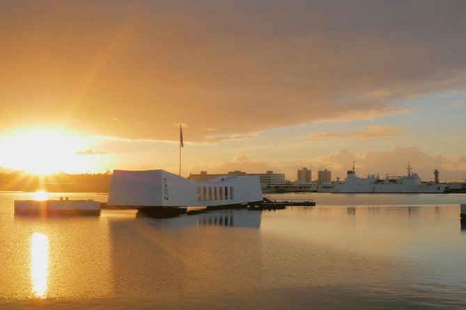 Pearl Harbor Arizona Memorial - Honolulu Tour - Submarine Access - Punchbowl National Cemetery: Short, Guided, and Heavy