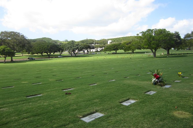 Pearl Harbor History Remembered Tour from Ko Olina - Narration and the Honolulu Drive: When the Day Broadens