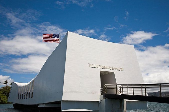 Pearl Harbor, National Memorial Cemetery and Honolulu City Tour - Honolulu landmarks: Iolani Palace, Kamehameha statue, and Kawaiahao Church