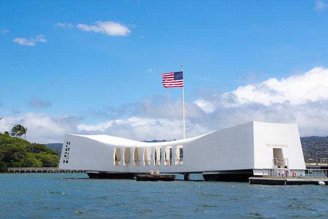 Pearl Harbor USS Arizona Memorial and Honolulu City Tour - King Kamehameha Statue: a quick photo that anchors the city tour