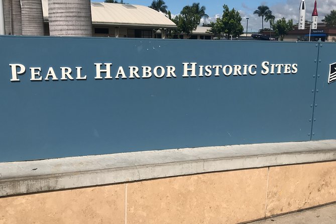 Pearl Harbor & USS Arizona Small-Group Tour [Early Access] - The Waikiki to Pearl Harbor road, plus quick local context