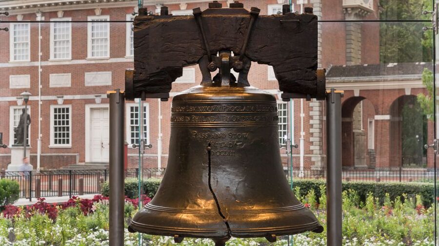 Philadelphia: Revolution and The Founders History Tour - Liberty Bell and the Independence-area core: what to notice on the sidewalk
