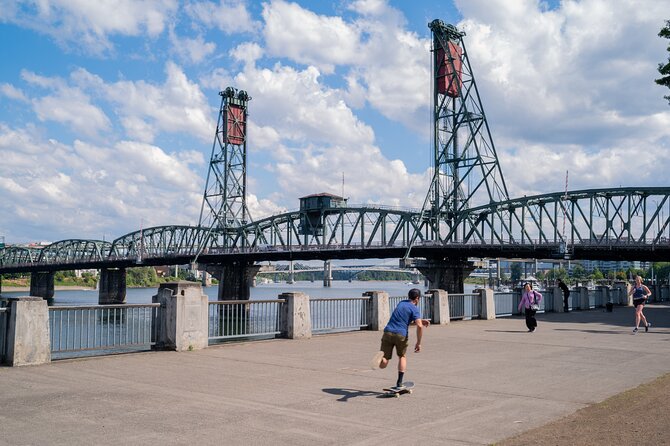 Portland Sightseeing Tour Including Columbia Gorge Waterfalls - PSU Farmers Market time, a practical lunch window, and how to use it