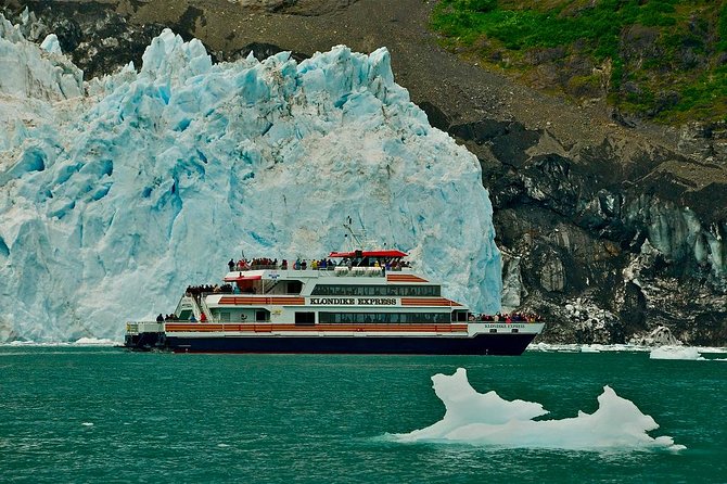 Prince William Sound Glacier Tour - Whittier - Lunch on board: smoked salmon chowder and the small comforts