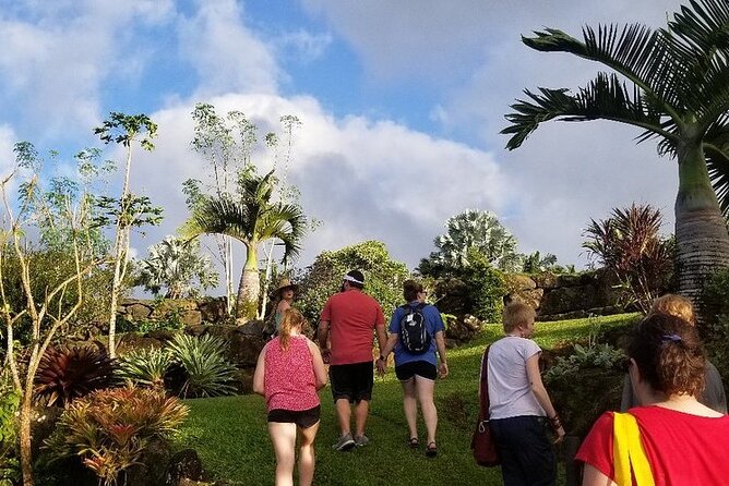 Princeville Botanical Gardens Tour and Chocolate Tasting Ticket - Entering Princeville Botanical Gardens Through Waimea Valley Plants