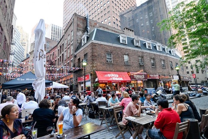 Private New York Tour: Footsteps of Alexander Hamilton - Fearless Girl and the NYSE: Icon Photos With a Real Sense of Function