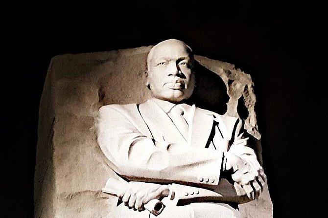 Private Night-Time Monuments Tour of DC for up to 10 Guests - Stop 3: National World War II Memorial, fast and powerful