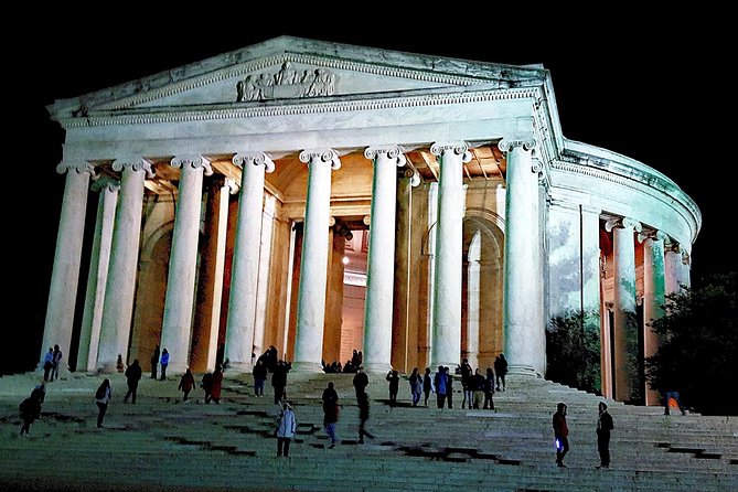 Private Night-Time Monuments Tour of DC for up to 10 Guests - Stops 4 to 7: Jefferson, MLK Jr., Marine Corps, and Korean War Veterans