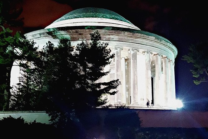 Private Night-Time Monuments Tour of DC for up to 10 Guests - Stops 8 and 9: Lincoln Memorial and Vietnam Veterans Memorial
