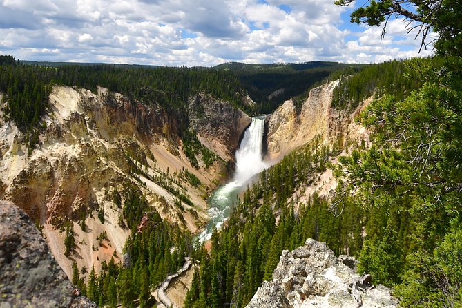 Private Yellowstone Tour: ICONIC Sites, Wildlife, Family Friendly Hikes + lunch - Lunch on Yellowstone Lake: why the included picnic works