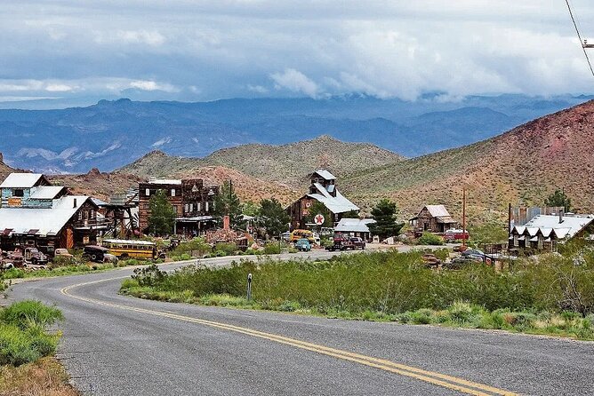 Red Rock Canyon, Nelson Ghost town,7 Magic Mountains, Hoover Dam - The big idea: a 5-in-1 day trip that keeps moving