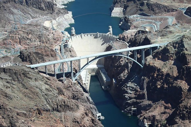 Red Rock Canyon, Nelson Ghost town,7 Magic Mountains, Hoover Dam - Hoover Dam: the walk, the scale, and the photo moments