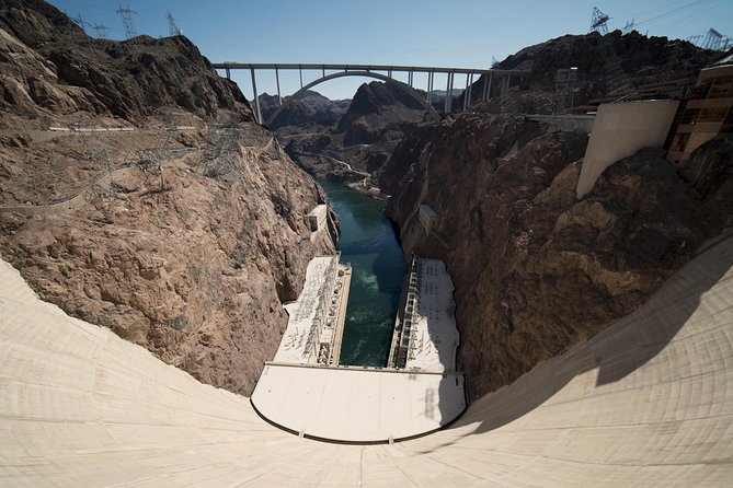 Red Rock Canyon, Nelson Ghost town,7 Magic Mountains, Hoover Dam - The guide matters more than you think