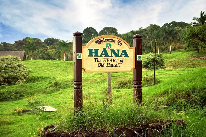 Road to Hana Adventure Maui Tour with Lunch - Pa’ia and Hana Highway: where the scenery starts scoring points