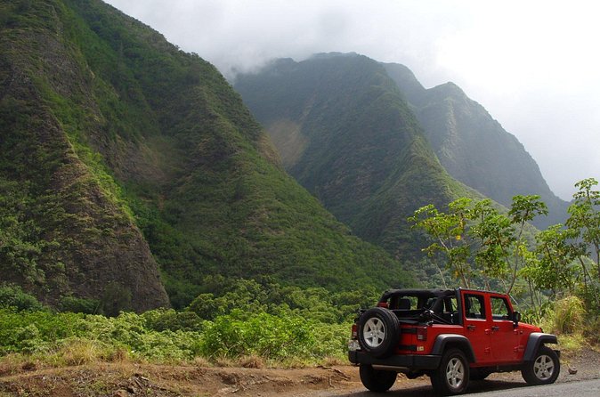Road To Hana: Maui Waterfall Hiking Tour in Private Jeep - Lunch at a local stall, plus snack breaks that keep energy steady