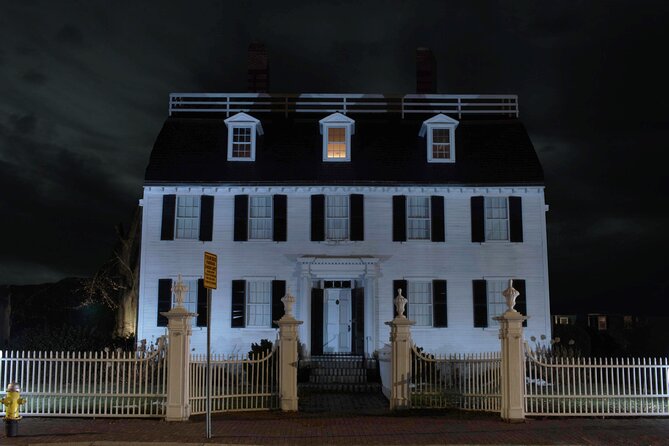Salem Booze and Brews Haunted Pub Crawl by US Ghost Adventures - What a 90-minute haunted crawl is actually like in Salem