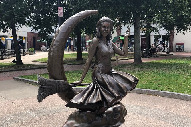 Salem Uncovered: The Salem Witch Trials Tour - Meeting at Houdini Way and How the Walk Is Set Up