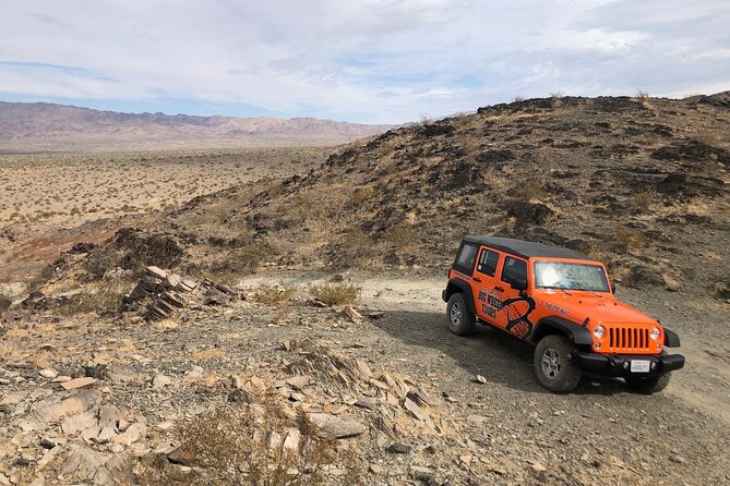 San Andreas Fault Offroad Tour - Painted Canyon slot canyon: colors, tight spaces, quick steps