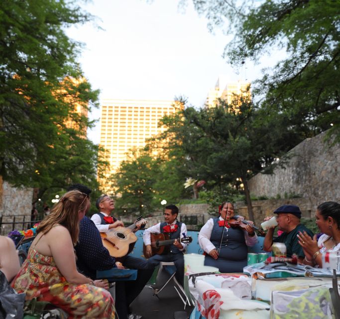 San Antonio: River Walk Cruise Ticket - River Walk in 35 minutes, and why that is the point