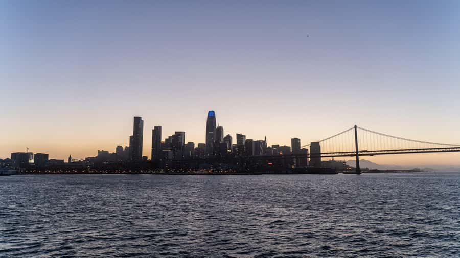 San Francisco: California Sunset Cruise (2-hours) - Winter vs other seasons: sunset timing and the city-lights focus