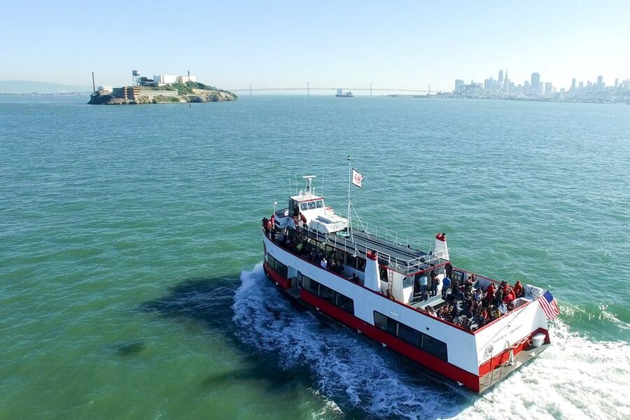 San Francisco: Golden Gate Bay Cruise - Multilingual Audio Guide in 16 Languages: Great for Facts, Not a Live Guide