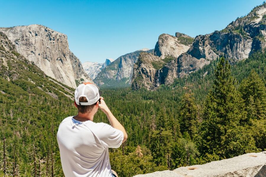 San Francisco: Yosemite National Park & Giant Sequoias Hike - Guides and audio: how the story makes the park click