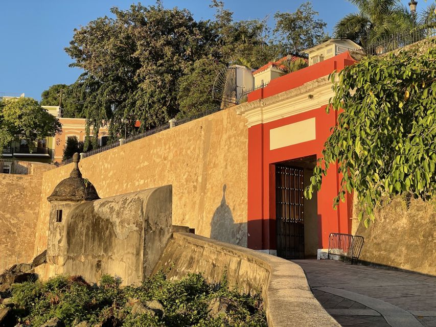 San Juan: Old Town Sunset Walking Tour - Plaza Colón to Plaza de San José, the route you actually feel