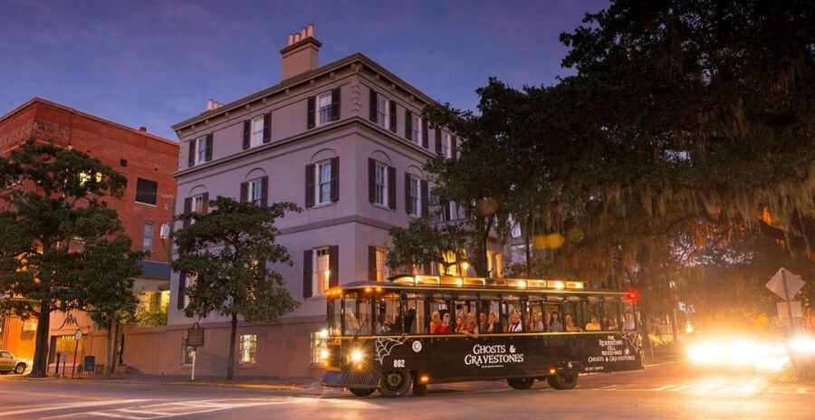 Savannah: Ghosts and Gravestones Tour with Low House Entry - Wright Square and Telfair Square: seeing the city between scares