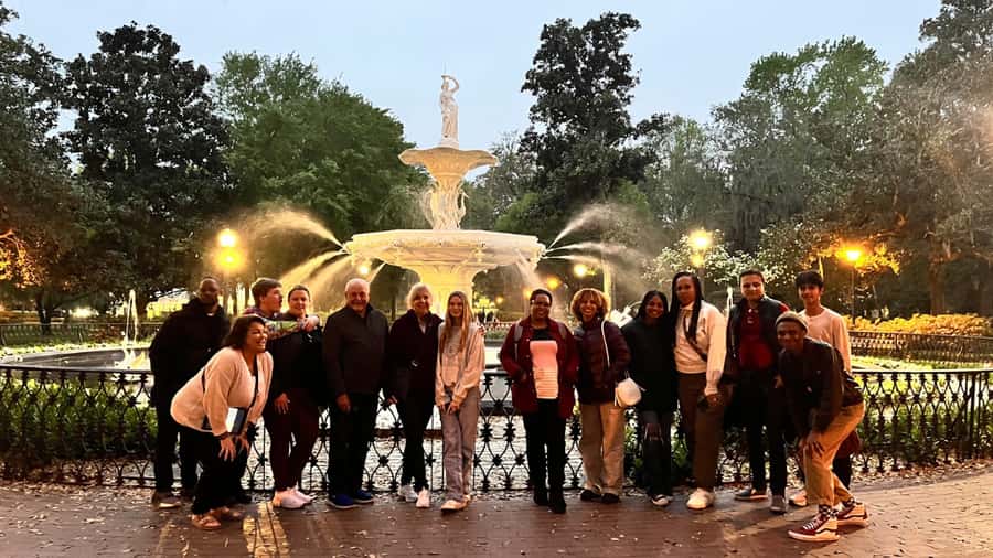Savannah: Ghosts, Asylums, Voodoo, and Horror Walking Tour - Forsyth Park Photo Stop: A Break in the Walking, Not in the Spookiness