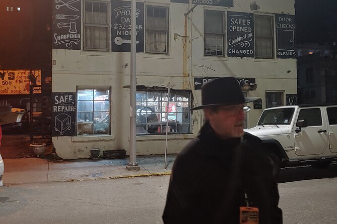 Savannah Ghostwalker Tour and Ghost Hunt - Wright Square, the hanging square, and Oglethorpe Square’s ghost lore