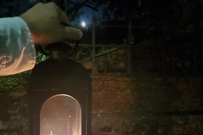 Savannah History and Haunts Candlelit Ghost Walking Tour - The Storytelling Style: Facts First, Creepy Second