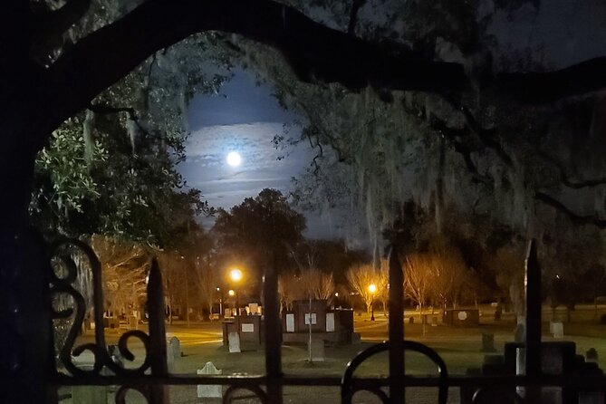 Savannah History and Haunts Candlelit Ghost Walking Tour - Colonial Park Cemetery Finale, and Why the End Matters