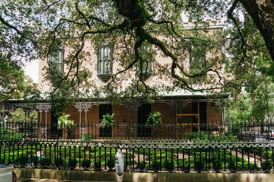 Savannah: Old Savannah Tours Historic Overview - Cobblestones, mansions, and squares from the best viewing angle
