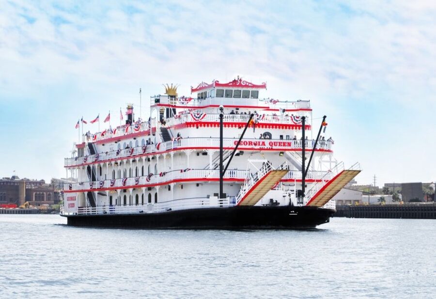 Savannah: Sightseeing Lunch Cruise - Boarding the Riverboat: What the 2-Hour Experience Feels Like